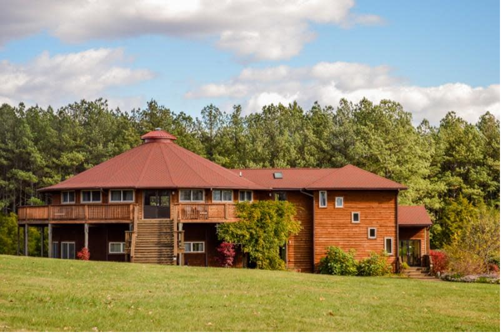 Seven Oaks Retreat Center outside view of building